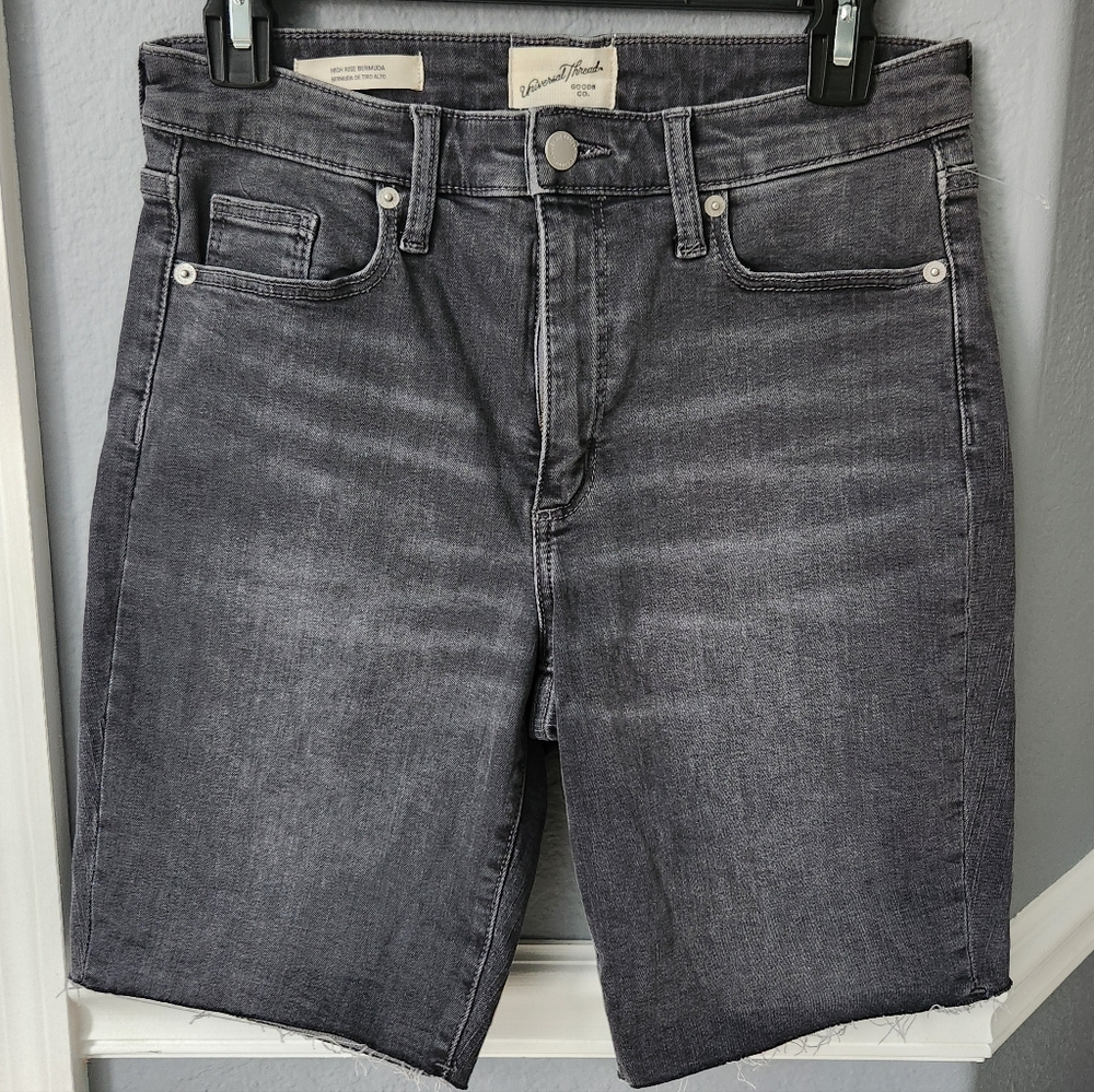 UNIVERSAL THREADS SHORTS